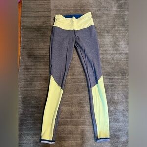 Lululemon Reversible Color Block Ankle Length leggings Blue /NeonYellow / Gray 6